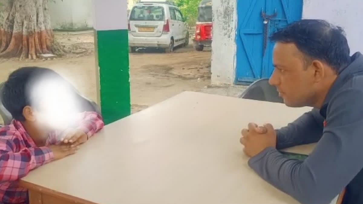 ’என் தந்தையை புடிச்சு ஜெயில்ல போடுங்க சார்’.. காவல் நிலையத்தில் புகார் கொடுத்த 12 வயது மகன்: என்ன காரணம்?