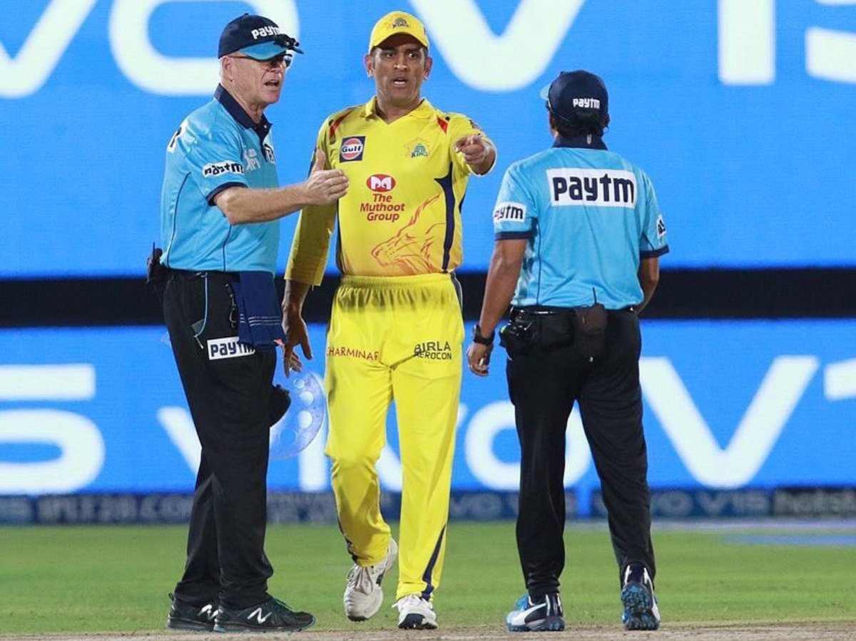 "தோனியை தடை செய்யவேண்டும் என்று கோரிக்கை வைத்தேன், ஆனால் அது நடக்கவில்லை" -சேவாக்கின் கருத்தால் சர்ச்சை!