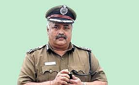 பெண் IPS இடம் அத்துமீறிய முன்னாள் DGP.. அதிமுக ஆட்சியில் நடந்த சம்பவத்துக்கு நீதிமன்றம் அதிரடி தீர்ப்பு!