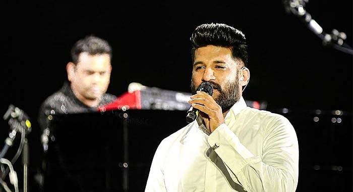 பாடகர் விஜய் யேசுதாஸ் வீட்டில் உண்மையில் நடந்தது திருட்டா ? - பொய் புகார் என சந்தேகிக்கும் போலிஸ் !