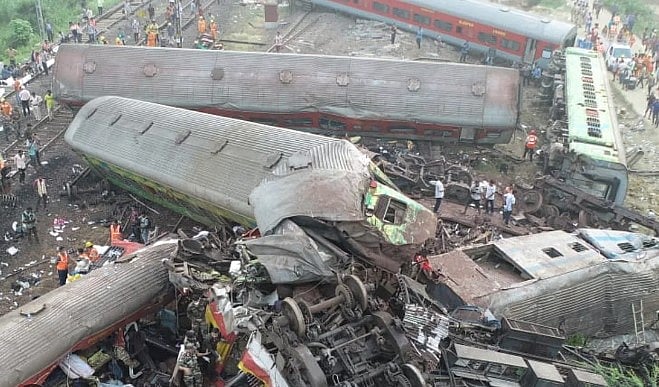 ”அவ்வளவுதான் உயிர் போயிடுச்சினு நினைச்சோம்.. ஒடிசா ரயில் விபத்தில் உயிர் தப்பியவர்கள் சொன்ன அதிர்ச்சி!