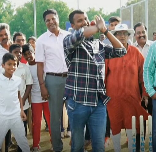 “தமிழ்நாட்டில் விளையாட்டுத் துறை தற்போது சிறப்பாக உள்ளது..” : தமிழக வீரர் நடராஜன் நெகிழ்ச்சி பேட்டி !