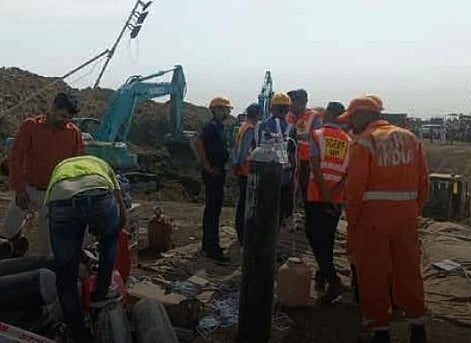 300 அடி ஆழ்துளை கிணற்றில் விழுந்த 2 வயது குழந்தை: சோகத்தில் முடிந்த 3 நாட்கள் நடந்து வந்த மீட்புப் பணி!