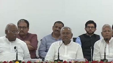 ”பாஜகவை வீழ்த்த தயாராகிவிட்டோம்”: பாட்னா கூட்டத்திற்கு பின் செய்தியாளர்களை சந்தித்த எதிர்கட்சி தலைவர்கள்!