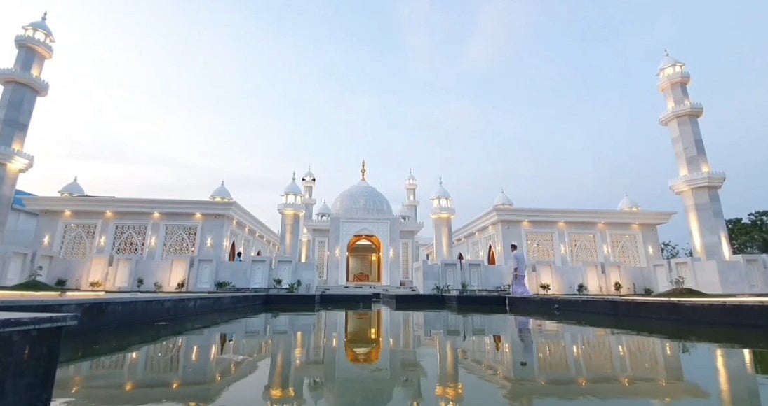 உயிரிழந்த தாய்க்காக ரூ. 5 கோடியில் தாஜ்மஹால் கட்டிய பாச மகன்.. தமிழ்நாட்டில் எங்குத் தெரியுமா?