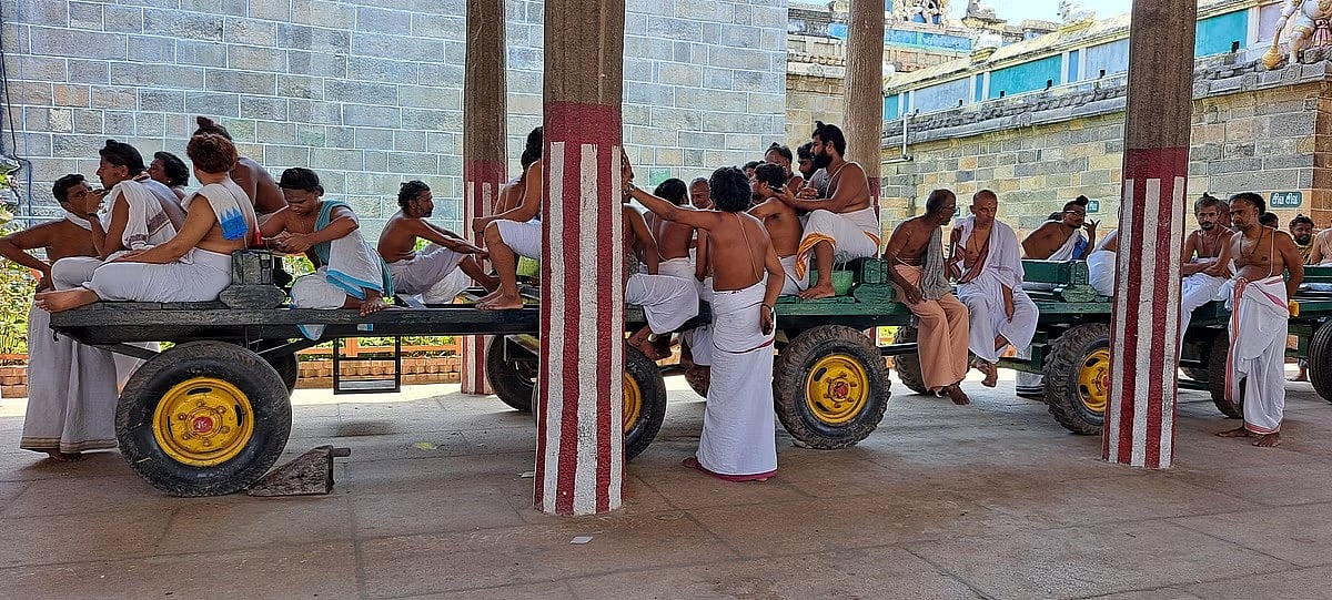 சிதம்பரம் நடராஜர் கோயில் கனகசபை விவகாரம்: “தீட்சிதர்கள் மீது சட்டப்படி நடவடிக்கை..” அமைச்சர் சேகர் பாபு !