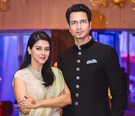 “ஒரு அற்புதமான விடுமுறையில் 5 நிமிடத்தை வீணடித்துவிட்டேன்..” - விவாகரத்து குறித்து நடிகை அசின் விளக்கம் !