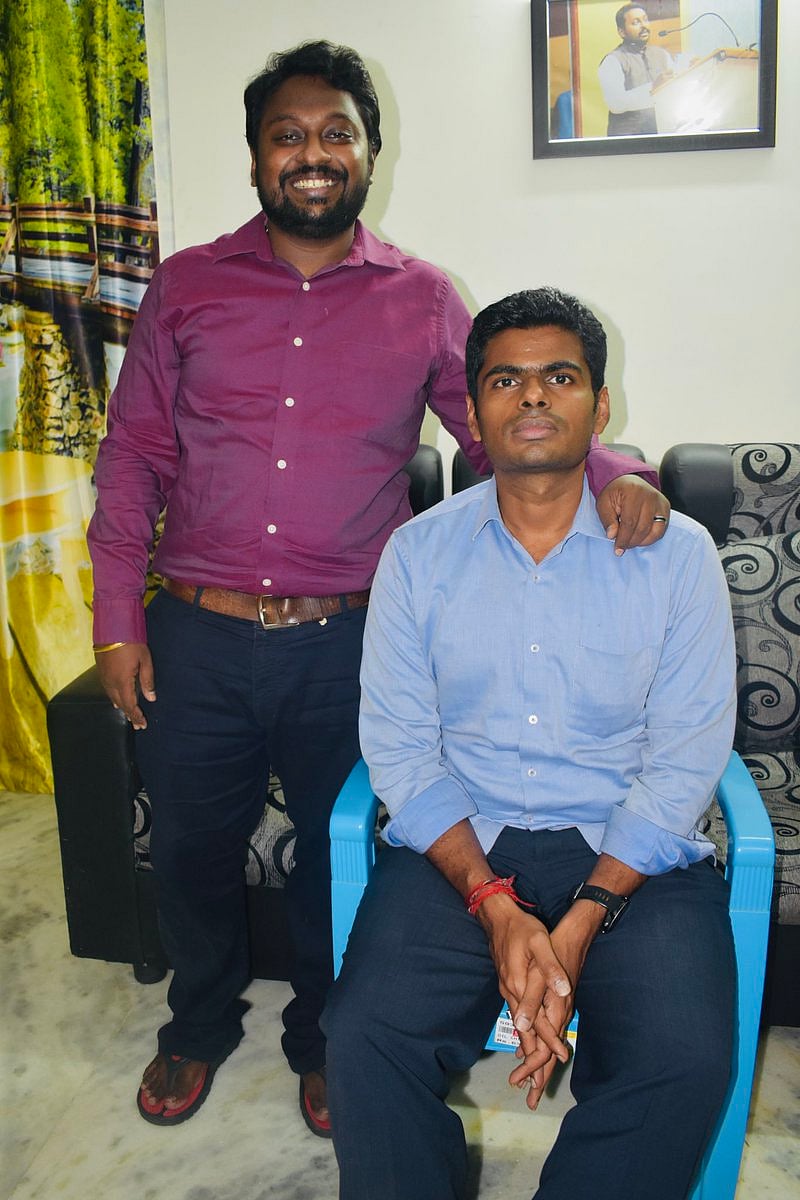 தமிழ்நாடு பாஜக மாநில செயலாளர் கைது.. இல்லாத கவுன்சிலர் பெயரில் அவதூறு பரப்பிய வழக்கில் போலிஸார் அதிரடி !