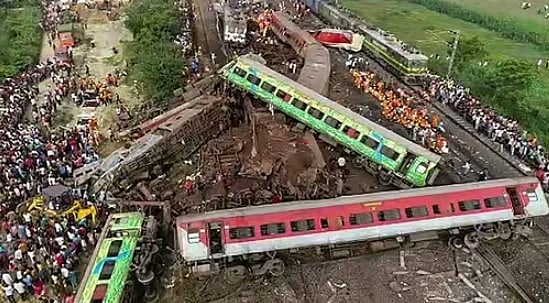 ”அவ்வளவுதான் உயிர் போயிடுச்சினு நினைச்சோம்.. ஒடிசா ரயில் விபத்தில் உயிர் தப்பியவர்கள் சொன்ன அதிர்ச்சி!