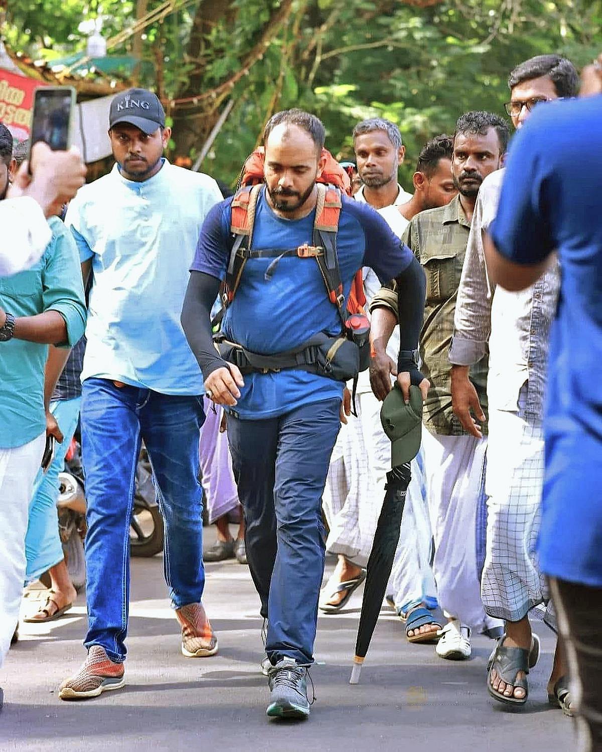 அம்மாடியோ.! கேரளா To மெக்கா.. 370 நாட்கள், 8,600 கி.மீ தூரம் நடந்தே சென்ற இளைஞர் - பூரிப்படையும் மக்கள் !