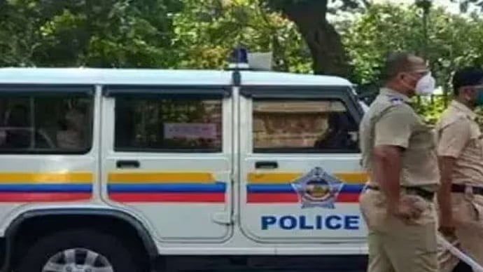 கிரிக்கெட் பந்தை கையில் தொட்ட தலித் சிறுவன்.. வெட்டப்பட்ட கட்டை விரல்.. குஜராத்தில் தொடரும் சாதி வெறி ! 