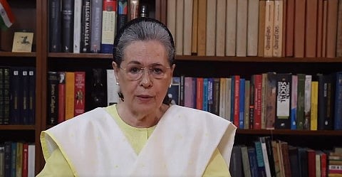 மணிப்பூர் வன்முறை.. ”இந்திய தேசத்தில் ஆழமாக ஏற்பட்டுள்ள காயம்” : சோனியா காந்தி வேதனை!