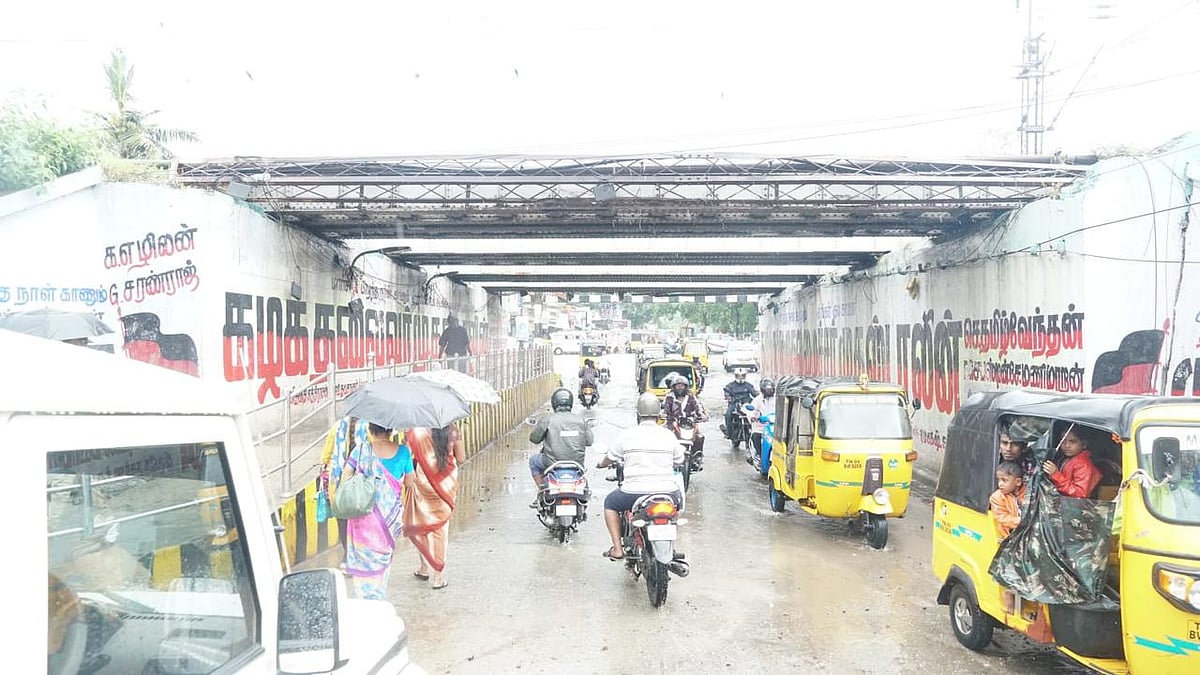 சென்னையில் தண்ணீர் தேக்கம் இல்லை.. சீர் செய்யப்பட்ட போக்குவரத்து : துரித நடவடிக்கையில் சென்னை மாநகராட்சி!