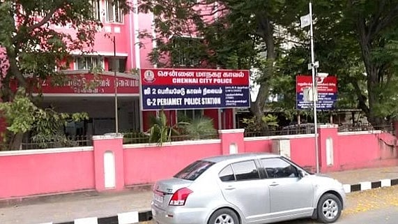 காதலுக்கு NO.. பெற்றோர் கண்முன்னே விபரீத முடிவெடுத்த கல்லூரி மாணவி: திக் திக் சம்பவம்!