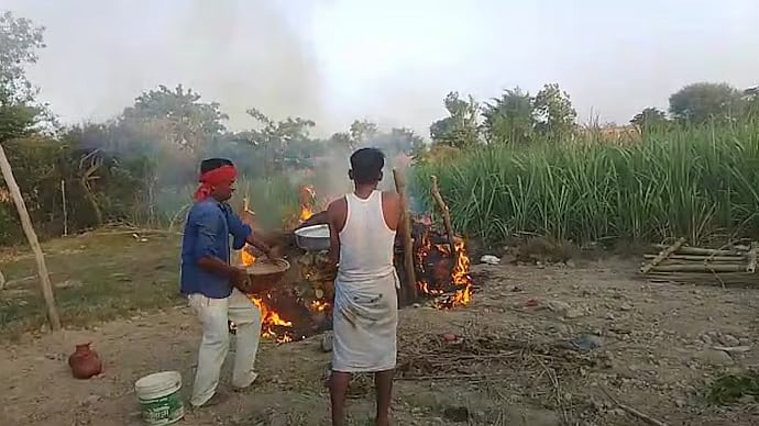 முதல் இரவு அறையில் இறந்து கிடந்த தம்பதிகள்.. காலையில் அதிர்ந்த உறவினர்கள்.. வெளிவந்த அதிர்ச்சி காரணம் !