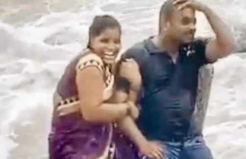 கடல் அலையில் இழுத்து செல்லப்பட்ட  பெற்றோர்.. குழந்தைகள் கண் முன்னே நடந்த துயர சம்பவம்: அதிர்ச்சி வீடியோ!