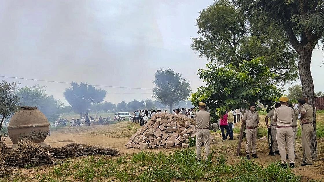 6 வயது குழந்தை உட்பட 4 பேர் வீட்டோடு எரித்து கொலை.. மனதை நடுங்க வைக்கும் சம்பவம்!