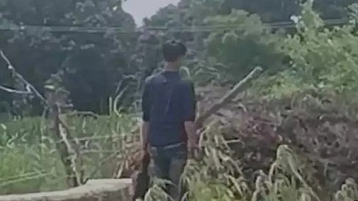 இளைஞர் கையில் துண்டாக வெட்டப்பட்ட 'தலை'.. கதறியடித்து ஓடிய மக்கள்: உ.பியில் நடந்த பகீர் சம்பவம்! 