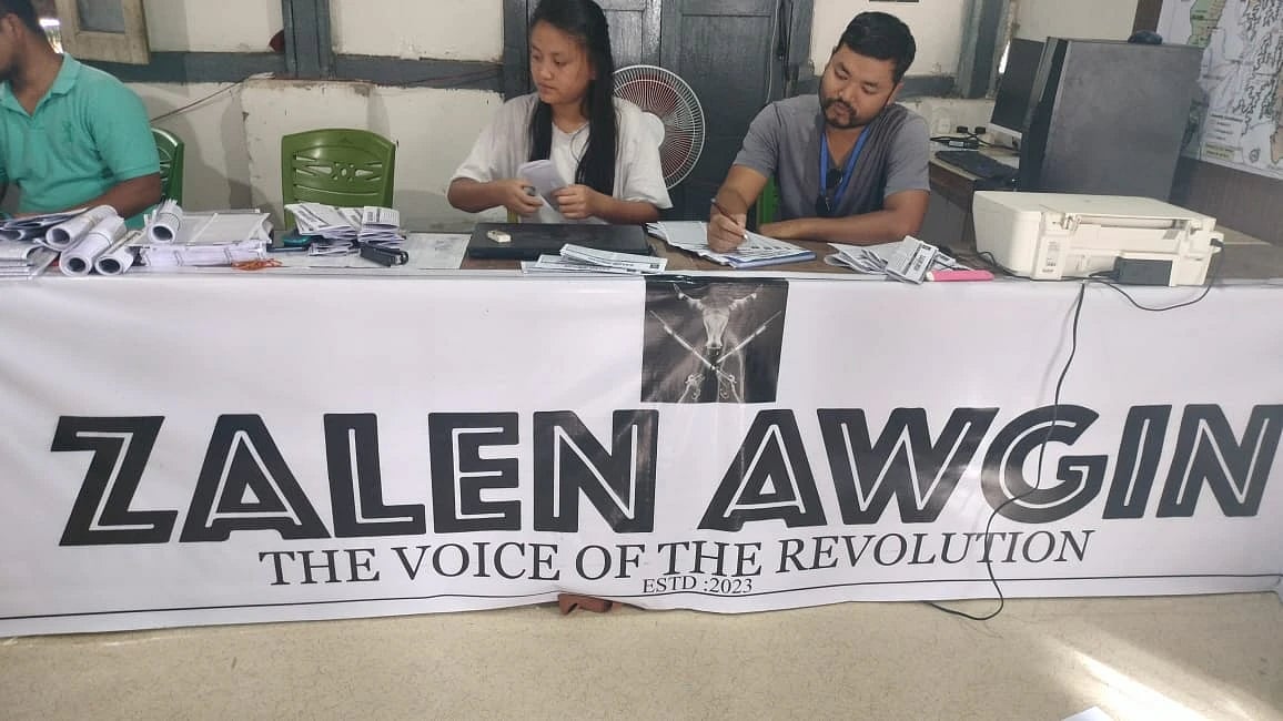 தொடர்ந்து முடக்கப்படும் இணையம்.. தகவல் பரிமாற்றத்துக்காக சொந்தமாக பத்திரிகை தொடங்கிய குக்கி சமூகத்தினர் !