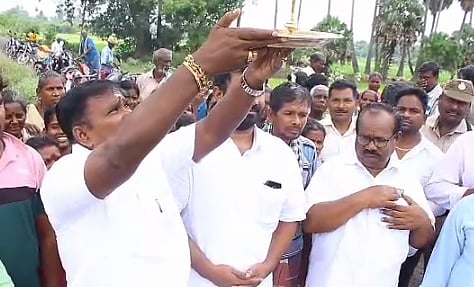 புதுச்சேரி : சிலிண்டர் விலையை எப்போது குறைப்பீங்க ?- கேள்வி கேட்ட பெண்கள்.. நைசாக நலுவிய பாஜக அமைச்சர் !