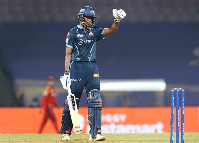 பாகிஸ்தானின் சர்வதேச பந்து வீச்சாளர்களை விளாசிய தமிழ்நாடு வீரர்.. ஆசிய கோப்பையில் சதமடித்து அசத்தல் ! 