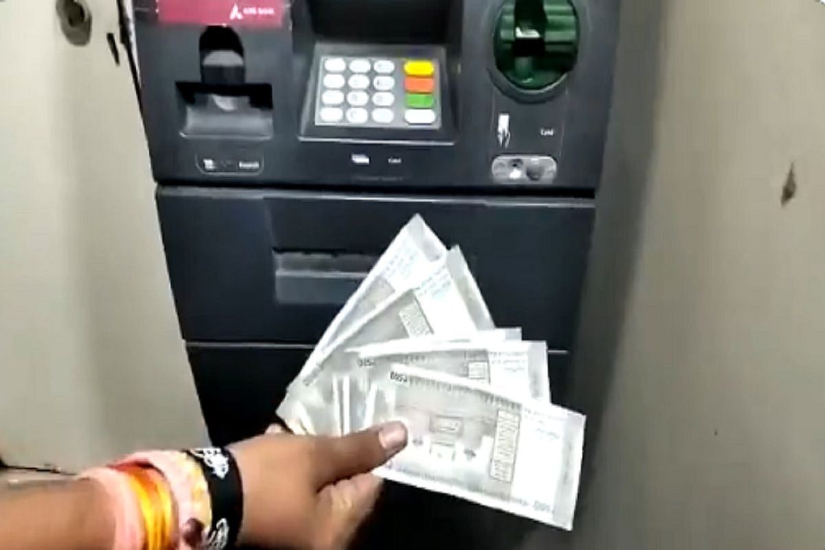 உஷார்.. பணம் எடுத்து தருவதாக ATM கார்டை மாற்றிக்கொடுத்து நூதன மோசடி.. 2 பேரை அதிரடியாக கைது செய்த போலிஸ்!