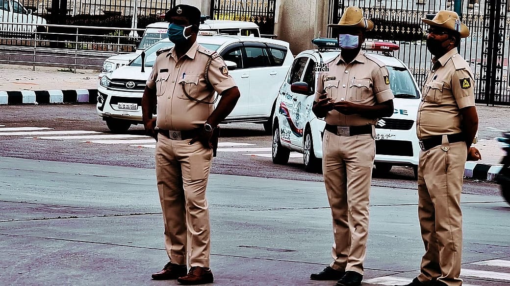 கணவன் காணாமல் போன மறுநாள் மாயமான மனைவி, 2 பிள்ளைகள்.. மகாராஷ்டிராவில் அதிர்ச்சி ! - நடந்தது என்ன ?