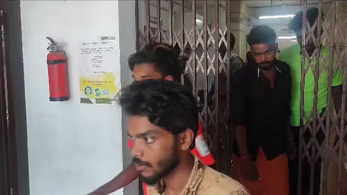 பள்ளிச் சிறுமி பாலியல் வன்கொடுமை.. நண்பர்களோடு சேர்ந்து காதலன் செய்த கொடூரம்.. கேரளாவில் அதிர்ச்சி !