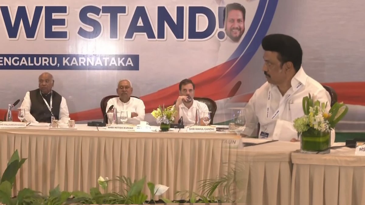 'United we stand' - பாஜகவை அகற்ற ஒன்றுகூடிய எதிர்க்கட்சிகள்.. பெங்களுருவில் முகாமிட்ட தேசிய தலைவர்கள் !  