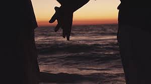 காதலியை பார்க்க ரகசியமாக வந்த இளைஞர்.. திருடன் என நினைத்து சிறுமியின் தந்தை உறவினர் செய்த கொடூரம் !