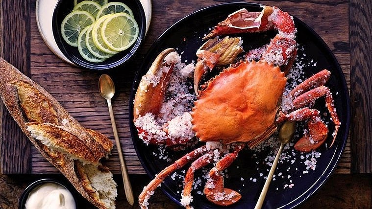 ஆசை ஆசையாக நண்டு சாப்பிட்ட புதுமணப்பெண்.. ஹனிமூன் சென்ற இடத்தில் நடந்த துயர சம்பவம்!