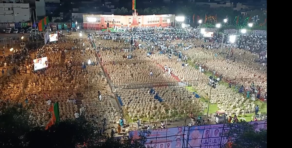 “ஆளில்லாத கடைக்கு யாருக்குப்பா டீ ஆத்துற”: காலி சேர் முன் அண்ணாமலை எழுச்சி உரை - கலாய்க்கும் நெட்டிசன்கள்