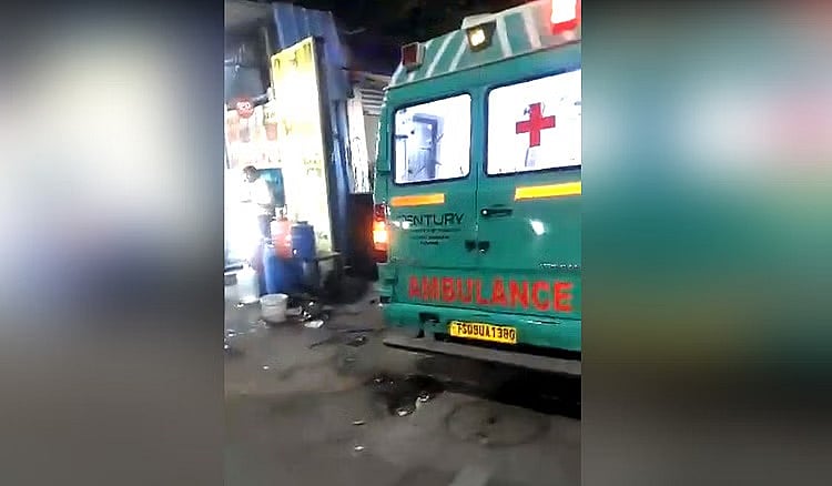 சைரன் ஒலித்தபடி வந்த ஆம்புலன்ஸ்.. பதறியடித்து வழிவிட்ட பொதுமக்கள்: இறுதியில் நடந்த ட்விஸ்டால் அதிர்ச்சி!