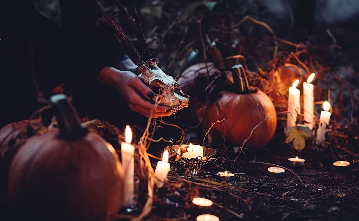 “என்னை விட்டு எங்கையும் போக கூடாது..” - காதலனுக்கு சூனியம் வைக்க பெண் செய்த காரியத்தால் அதிர்ந்த போலிஸ்!