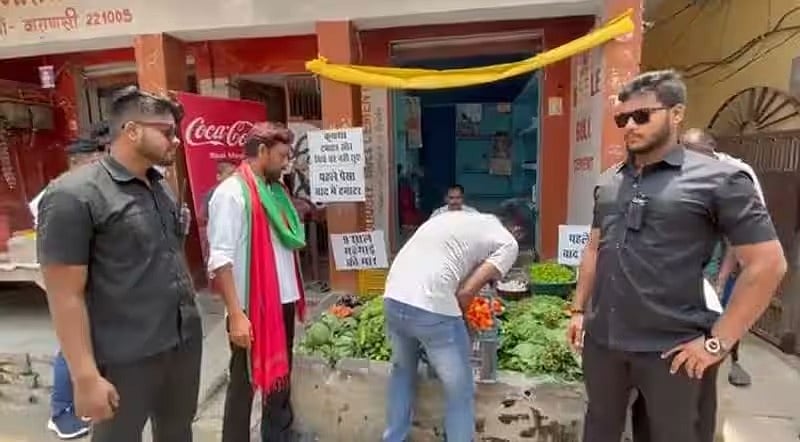 ‘இப்போ வாங்கடா பாக்கலாம்..’ - தக்காளிக்கு பவுன்சர்ஸ் நியமித்த வியாபாரி.. இறுதியில் நேர்ந்த கதி !