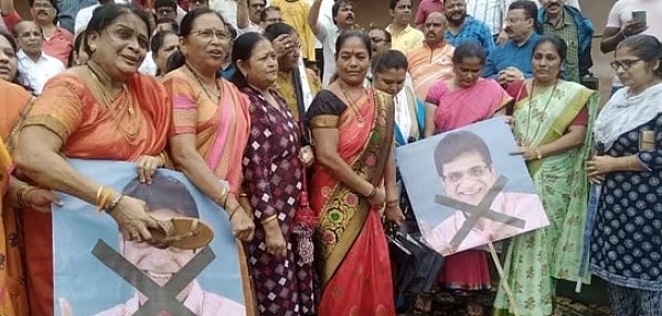 8 மணி நேரம்- 36 வீடியோ.. பா.ஜ.க தலைவரின் ஆபாச வீடியோ: தொலைக்காட்சியில் வெளியானதால் மக்கள் அதிர்ச்சி!