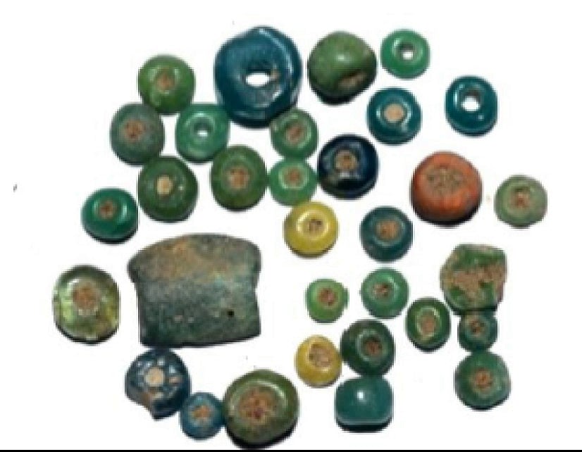 தோண்டத் தோண்ட ஆச்சரியம்.. கீழடியில் தங்க ஆபரணம் மற்றும்  காளை உருவ பொம்மை கண்டெடுப்பு!