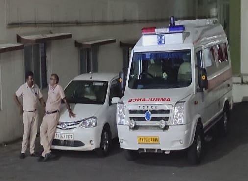 மூளைச் சாவு அடைந்த கணவர்.. இருதயம், கண் உடல் உறுப்புகளைத் தானமாக வழங்கிய மனைவி!