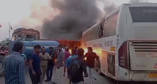 நேருக்கு நேர் மோதிய வாகனங்கள்.. தீப்பிடித்து எரிந்த பேருந்து: கண்ணாடியை உடைத்து உயிர் தப்பிய பயணிகள்!