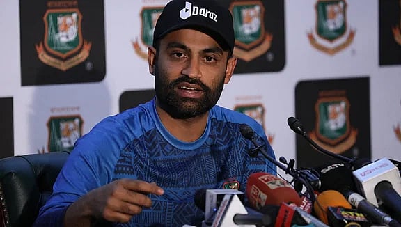 பிரதமரின் நேரடி தலையீடு.. ஓய்வு முடிவை திரும்பப்பெற்ற வங்கதேச கேப்டன்.. ரசிகர்கள் மகிழ்ச்சி !