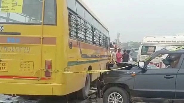 நேருக்கு நேர் மோதிய பள்ளி பேருந்து - கார்.. ஒரே குடும்பத்தை சேர்ந்த 6 பேர் பலி: அதிர்ச்சி CCTV காட்சி!