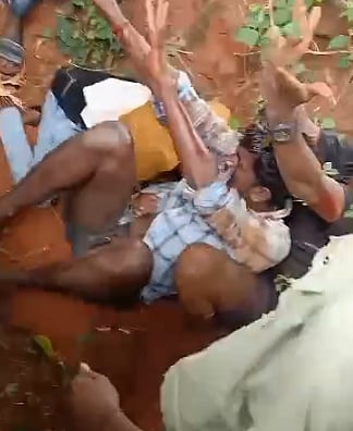 புதுச்சேரி: 15 வாகனங்களை இடித்து நிற்காமல் சென்ற கார்.. துரத்திப்பிடித்து கொடூரமாக தாக்கிய இளைஞர்கள்!