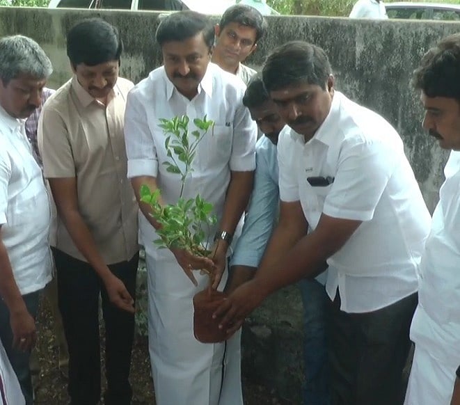 தியேட்டரில் கூடுதல் கட்டணம் வசூலித்தால் நடவடிக்கை.. அமைச்சர் மு.பெ.சாமிநாதன் எச்சரிக்கை !