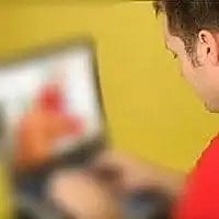 கசிந்த மாணவிகளின் அந்தரங்க வீடியோ.. சக மாணவிகளே ஆண் நண்பர்களுக்கு அனுப்பிய கொடூரம் ! - காரணம் என்ன ?