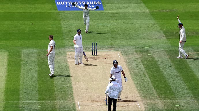 ஒரு விக்கெட்டால் வந்த வினை.. முட்டிக்கொள்ளும் இங்கிலாந்து, ஆஸ்திரேலிய பிரதமர்கள்.. ஆஷஸ் தொடரால் சர்ச்சை !