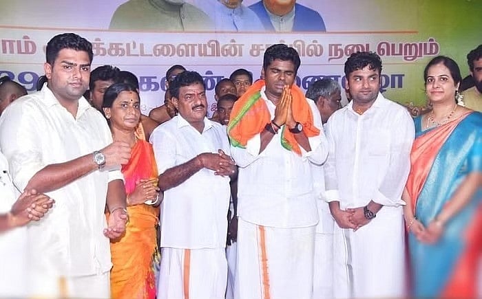 திருமணமான தம்பதிகளுக்கு மீண்டும் திருமணம் செய்து வைத்த அண்ணாமலை.. பாஜகவினரை வறுத்தெடுக்கும் நெட்டிசன்கள்!