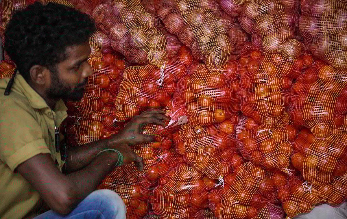 50 கிலோ தக்காளி திருட்டு.. ரூ.1.50 லட்சம் மதிப்பு: கர்நாடகாவில் நடந்த அதிர்ச்சி சம்பவம்!