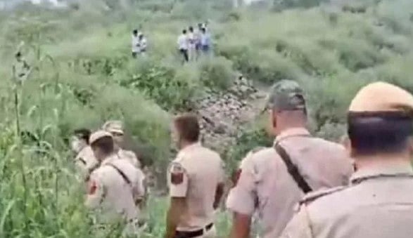 டெல்லியில் மீண்டும் ஒரு அதிர்ச்சி சம்பவம்..  துண்டு துண்டாக பிளாஸ்டிக் பைகளில் இருந்த பெண்ணின் உடல்!