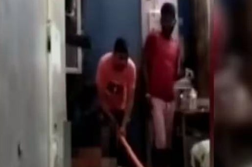 நிர்வாணமாக்கித் தாக்குதல்.. பா.ஜ.க ஆளும் மத்திய பிரதேச மாநிலத்தில் தொடரும் மனிதாபிமானமற்ற செயல்கள்!