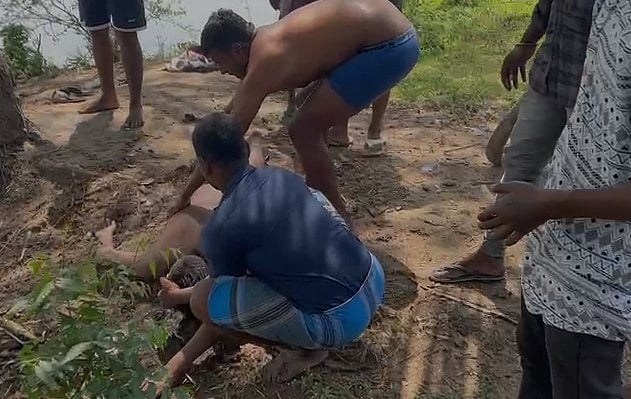 விடுறையை கழிக்கச் சென்ற இடத்தில் நடந்த துயரம்.. இரண்டு நண்பர்கள் ஆற்றில் மூழ்கி பரிதாப பலி!